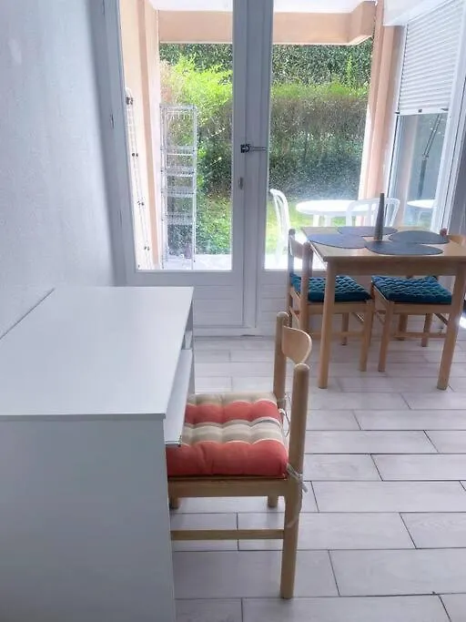 Cozy Apartment By The Border 페르네이 볼테르  페르네이 볼테르